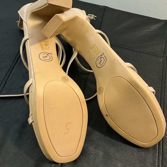 Chinese Laundry Beige Strappy Heels - Square Toe Platform Sandals (size 8.5) - Picture 8 of 13